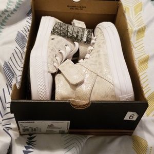 ⭐BRAND NEW CONVERSE⭐NWT